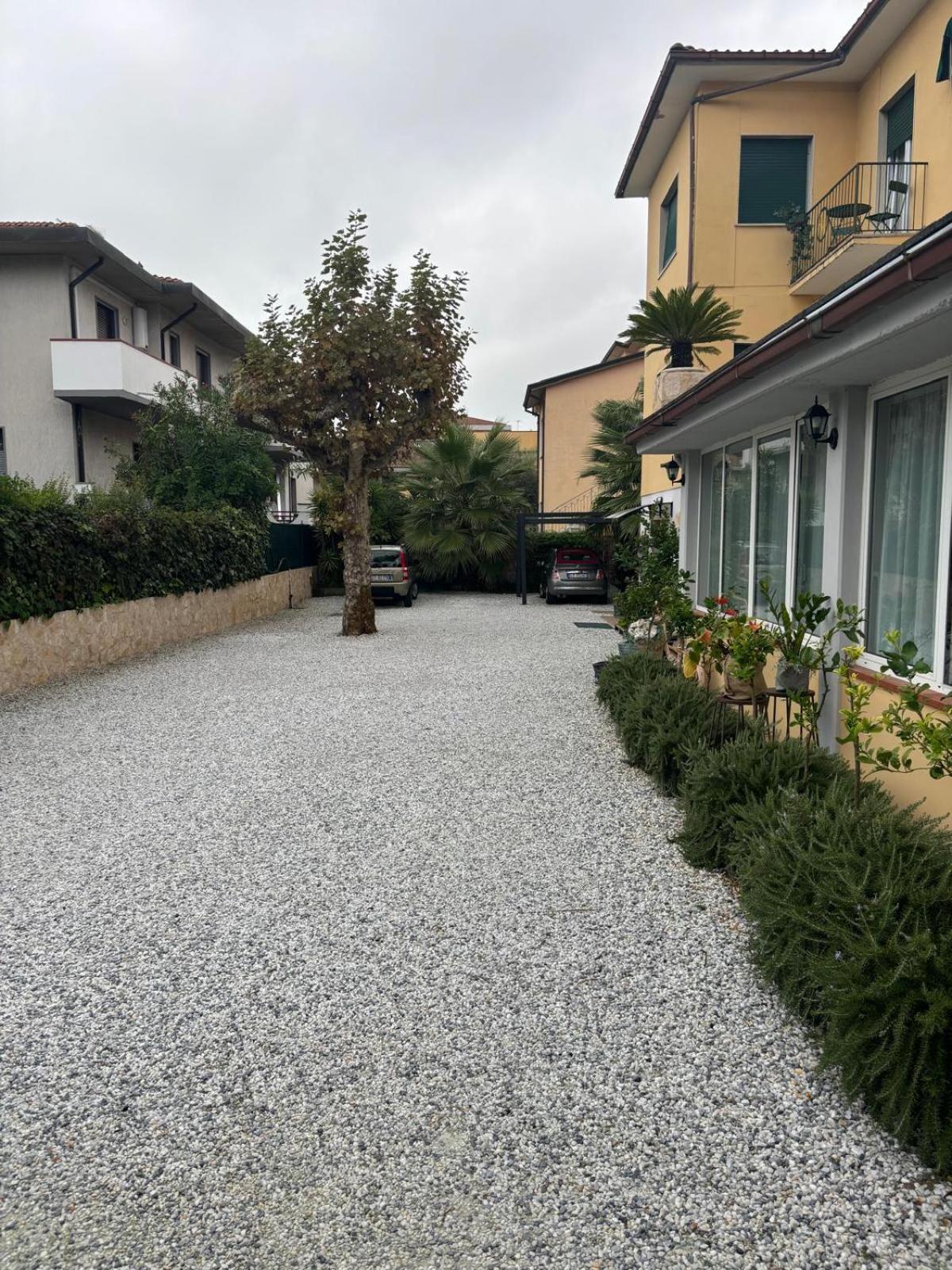 Casa Versilia Hotel Marina di Massa Bagian luar foto