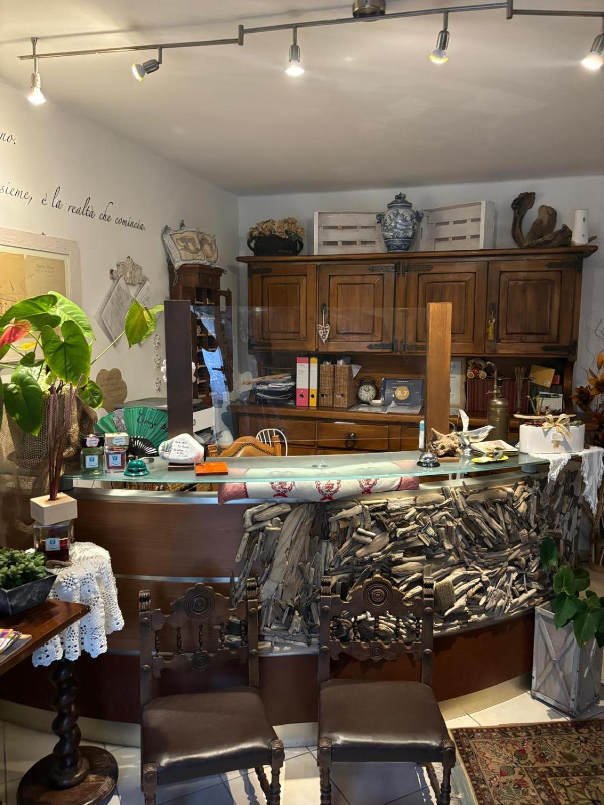 Casa Versilia Hotel Marina di Massa Bagian luar foto