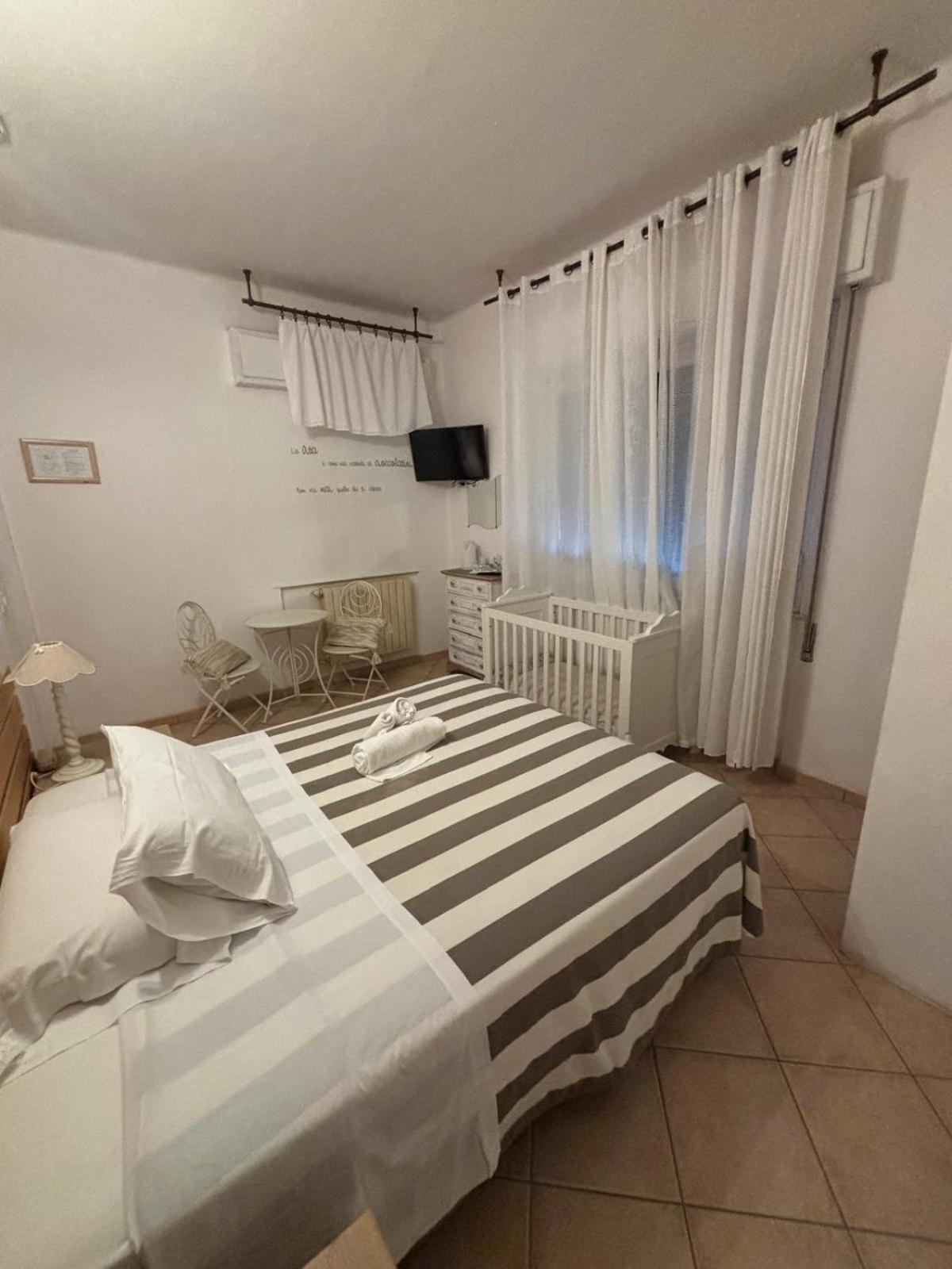 Casa Versilia Hotel Marina di Massa Bagian luar foto